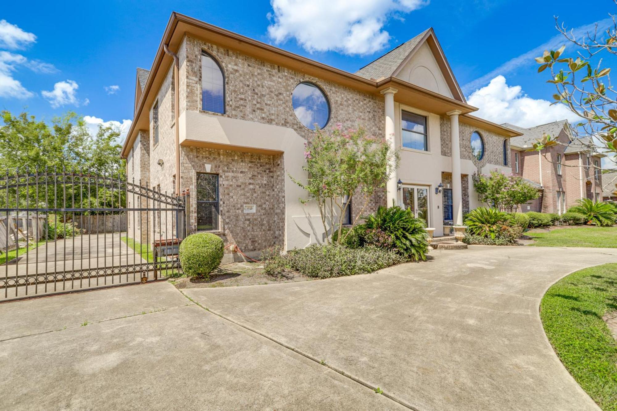 Elegant Houston Home With Gazebo And Game Room! ภายนอก รูปภาพ