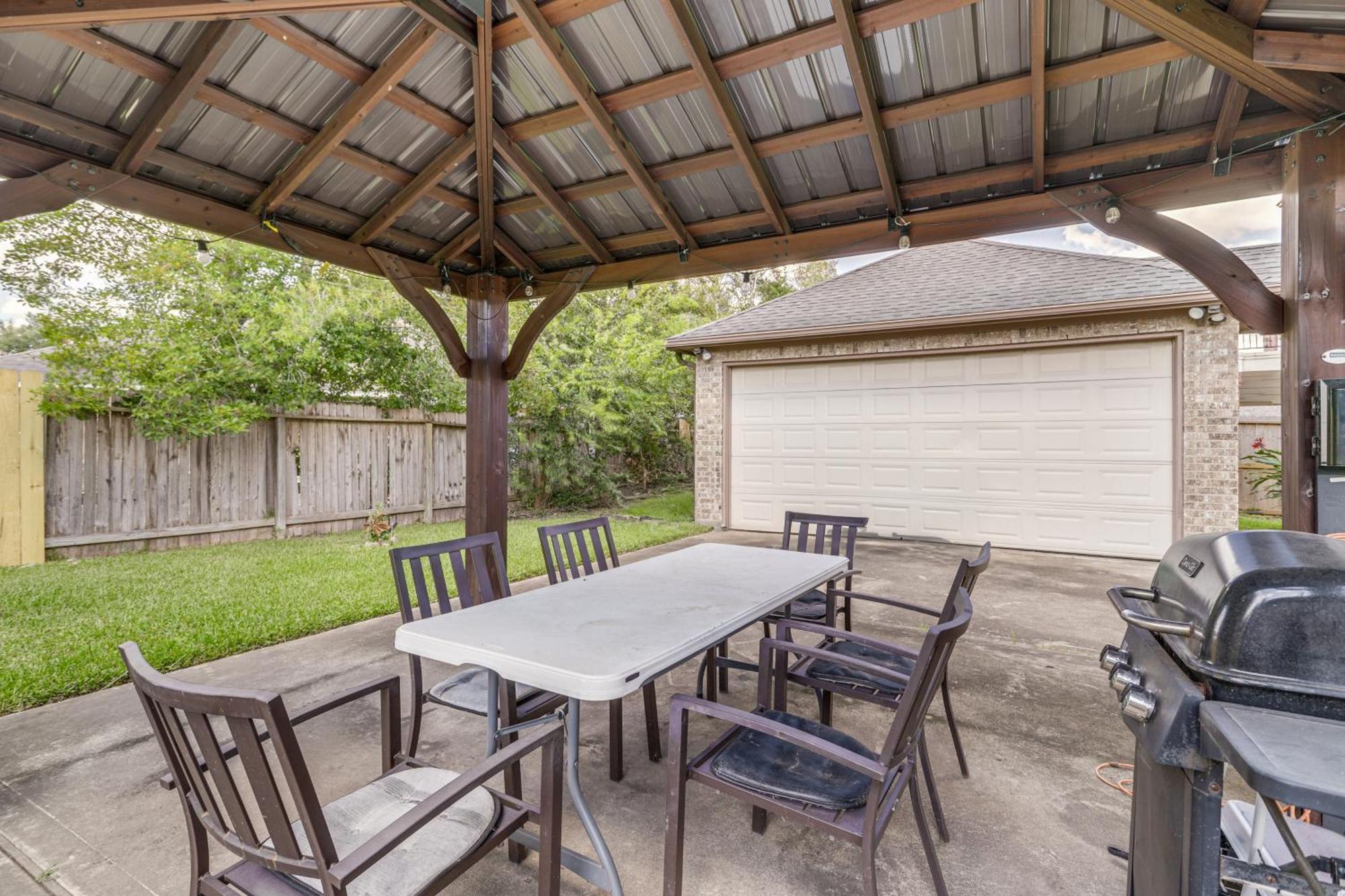 Elegant Houston Home With Gazebo And Game Room! ภายนอก รูปภาพ